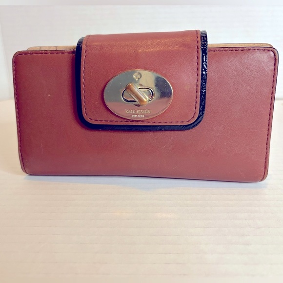 kate spade Handbags - Kate Spade EUC Brown Leather Wallet CALLOUT SCRATCHES  ON THE FRONT PLATE